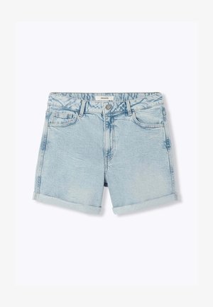 Short en denim bleu clair avec revers roulés, fermeture par bouton et zip, poches avant et poche monnaie, présenté sur fond blanc.