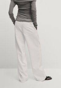 Massimo Dutti Tygbyxor - white