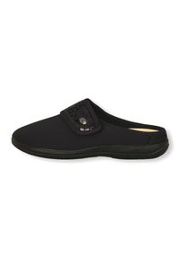 Scarpa nera slip-on con tomaia in tessuto e una fascia decorativa testurizzata con un bottone. Punta arrotondata e suola flessibile per il massimo comfort.