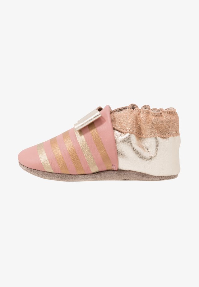 SHINY BOW TIE - Chaussons pour bébé - rose/or
