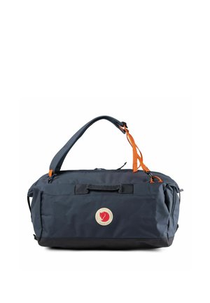 Marineblaue Reisetasche mit schwarzem Boden, orangen Reißverschluss-Zippern, verstellbarem Schultergurt, vorderem Logopatch und oberer Reißverschluss-Schließung.