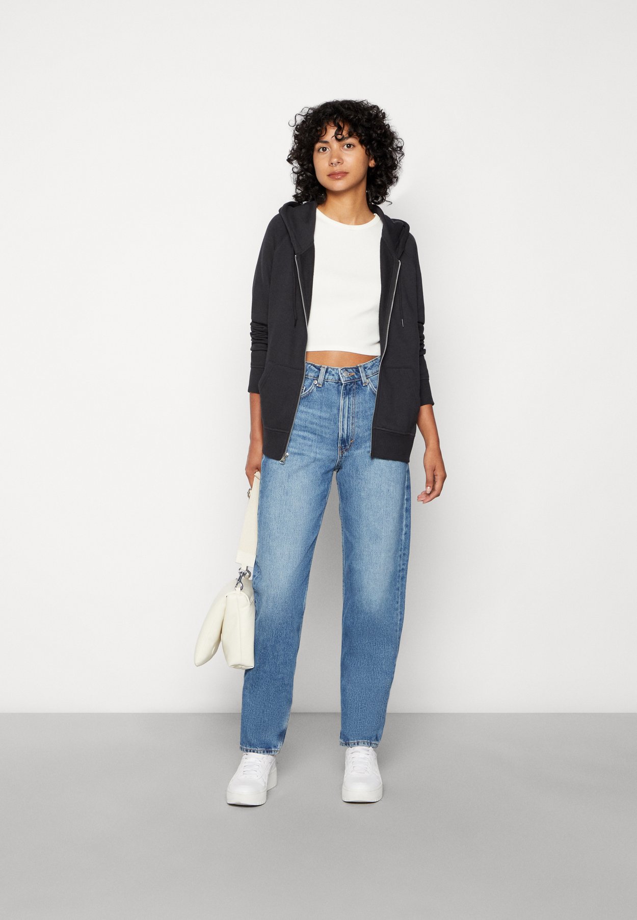 CLASSIC CORE FASHION