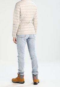 Icepeak Dunjacka - beige