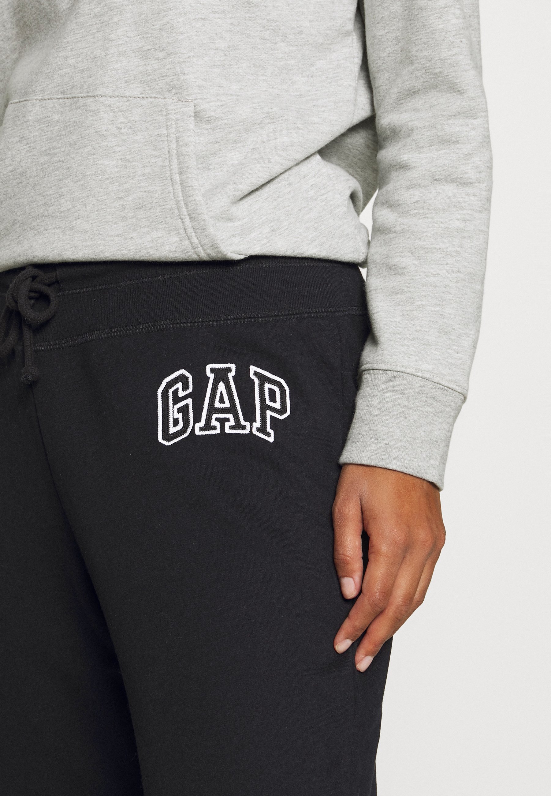 gap tracksuit bottoms