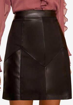 REGULAR FIT - PATCH - A-silueta svārki - black