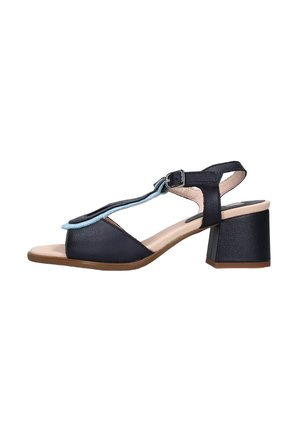 Sandalo in pelle blu navy con punta chiusa, design a T-strap e dettagli in azzurro. Caratterizzato da un tacco medio e una cinghia alla caviglia regolabile.