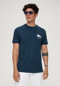 s.Oliver MIT FRONTPRINT - T-shirt z nadrukiem