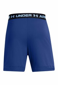 Mėlyni sportiniai šortai su juodu elastingu juosmeniu, ant kurio šviesiai mėlynomis raidėmis parašyta "UNDER ARMOUR". Pagamintas iš lygaus audinio su perforuotais akcentais.