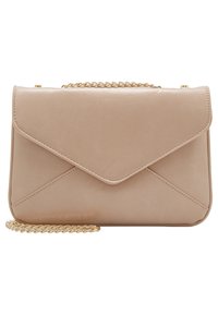 Béžová kožená kabelka s klopou, šikmým prošíváním a zlatým řetízkem. Hladký povrch a obdélníkový tvar.