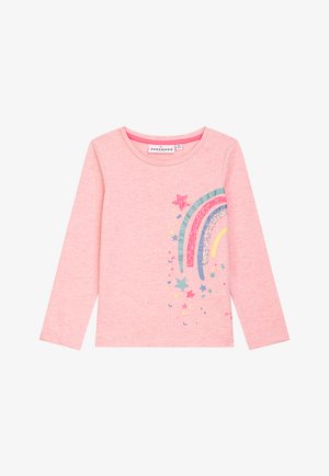 Langärmliges rosa Hemd aus weichem Stoff, mit einem Regenbogen- und Sternmotiv in Glitzer- und Pastellfarben an der Seite.