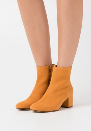 Högl, Bottines - yellow
