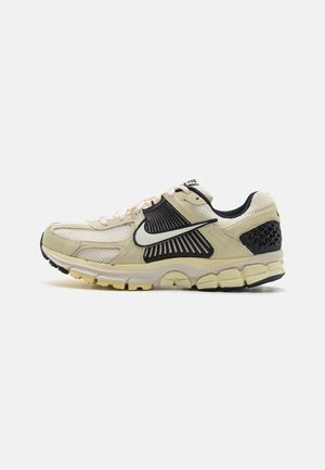 ZOOM VOMERO 5 - Trainers - alabaster/pale ivory/black/white