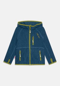 Giacca in pile di colore blu scuro con cappuccio verde e dettagli della cerniera. Dotata di due tasche frontali e cuciture a contrasto.