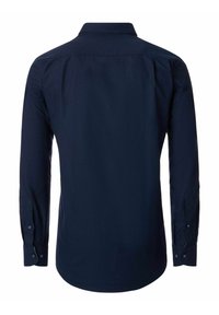Donkerblauw langemmend shirt gemaakt van een gladde stof. Bevat een standaard kraag, knoopmanchetten en een afgeronde zoom. De achterkant heeft geen zichtbare details.
