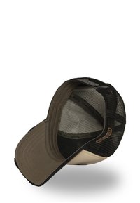 Casquette de baseball beige avec un dos en mesh noir, une visière incurvée et un tissu texturé. Elle présente un logo brun sur le côté et une doublure intérieure respirante.