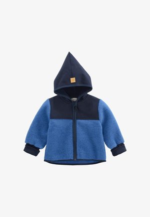 Blauwe en marineblauwe fleecejas met een capuchon, ritsluiting en ribgebreide manchetten. Heeft een vierkant label op de capuchon. Zachte textuur, effen kleur ontwerp.