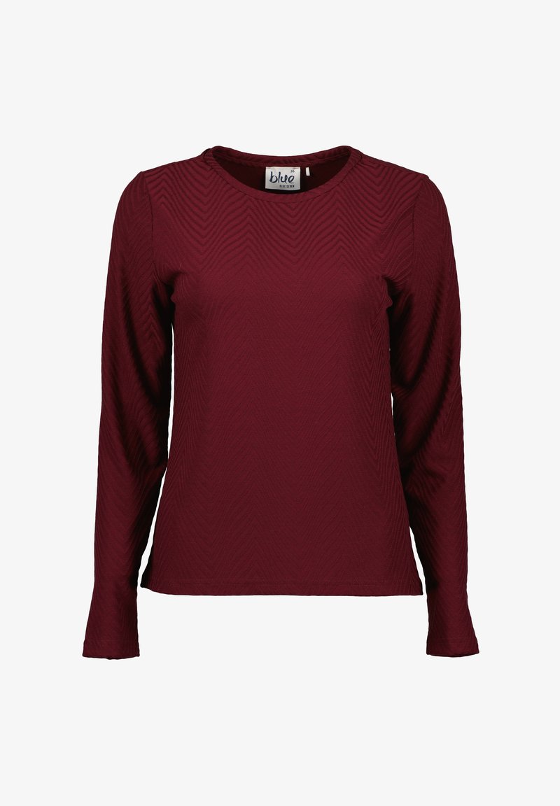 Bordeaux langemouw shirt met een gegolfd zigzagpatroon, ronde hals en zachte gebreide stof. Etiket zegt "blauw."