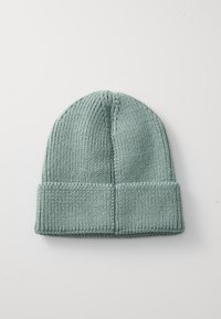 Bonnet en tricot de couleur vert menthe doux, doté d'un revers côtelé replié et de détails de couture subtils, avec un sommet arrondi et décontracté.