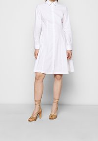 Steffen Schraut Skjortklänning - white