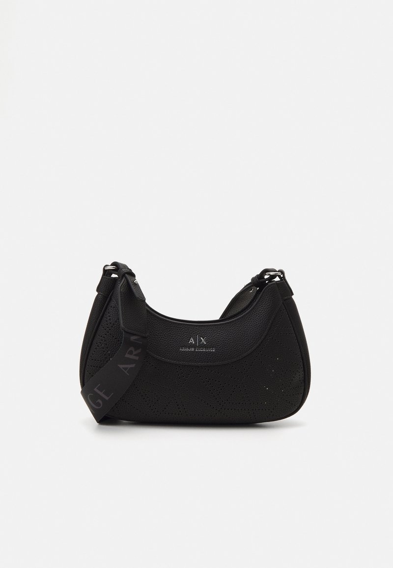 Borsa a spalla nera con texture perforata, forma curvata, tracolla regolabile e dettaglio del logo. Presenta superfici lisce e testurizzate.