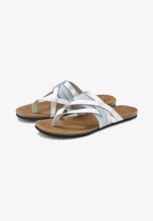 Sandalen met banden, voorzien van zilverkleurige en lichtblauwe synthetische banden over een gevoerde bruine voetbed en een zwarte rubberen zool.