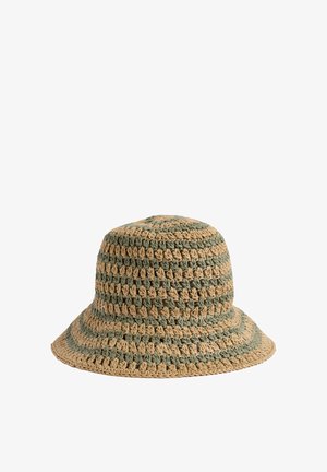 Heegeldatud nokkmüts vahelduvate beežide ja roheliste triipudega ning veidi laiendatud äärega.