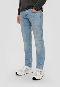 QS - Jeansy Slim Fit