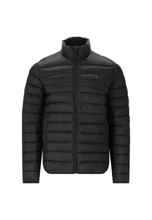 Schwarze gepolsterte Jacke mit Stehkragen, durchgehendem Reißverschluss und horizontalem Steppmuster. Verfügt über seitliche Zipper-Taschen.