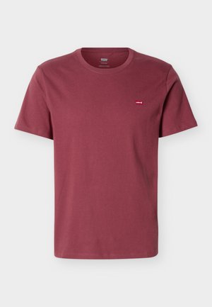 Weinrotes Levi's T-Shirt mit kurzen Ärmeln und Rundhalsausschnitt, kleine rote Logoplakette auf der linken Brust, einfarbiger Stoff, lässiger Stil.