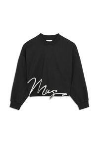 Sudadera negra recortada de algodón, con cuello redondo y mangas largas. "Muse" está impreso en blanco, acentuando la parte inferior.
