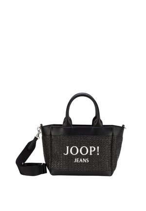 Czarna pleciona torba typu tote z skórzanymi uchwytami i odpinanym paskiem na ramię, z napisem "JOOP! JEANS" białymi literami na froncie.