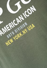 TOP GUN MIT TOP GUN SCHRIFTZUG - T-shirt print - oliv