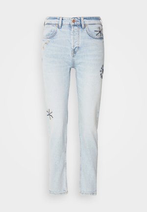 Jasnoniebieskie dżinsy o prostym kroju, z dekoracyjnym haftem kwiatowym w ciemniejszym niebieskim i żółtym kolorze na nogawkach. Klasyczny pięciokieszeniowy fason.