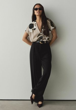 Next, PETITE FIT - SHORT SLEEVE V-NECK BLOUSE  . - Blouse - brown floral print