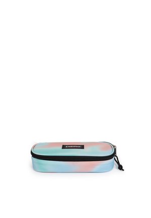 Trousse rectangulaire pastel bleue et rose avec une fermeture éclair noire et le logo Eastpak sur le dessus.