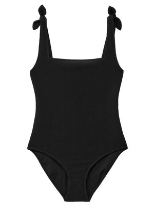 Czarny jednoczęściowy kostium kąpielowy z fakturowaną tkaniną i wiązanymi na supeł ramionami.