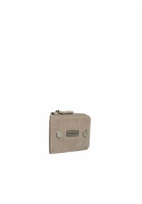 Portefeuille en cuir tan avec fermeture éclair, présentant un panneau texturé et deux accents métalliques octogonaux à l'avant. Forme rectangulaire compacte.