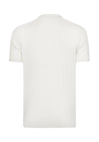 Suéter blanco de manga corta con patrón de punto trenzado, cuello y puños acanalados. Textura suave con forma ajustada. Vista trasera mostrada.