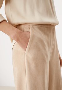s.Oliver BLACK LABEL Stoffhose - brown