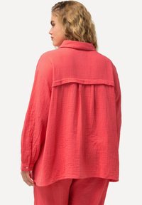 Ulla Popken COLLARED MUSLIN  - Camicia - dark coral
