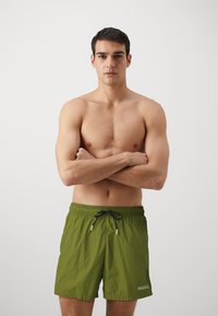 HUGO HAITI - Swimming shorts - open green
