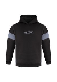 Schwarzer Hoodie mit hellgrauen Akzenten an den Ärmeln und dem Logo "SMILODOX", das auf der Vorderseite gestickt ist. Weicher Stoff mit lässiger Passform.