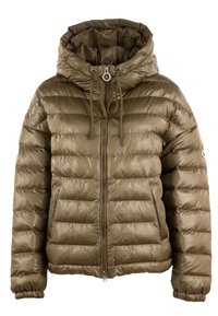 Veste doudoune olive verte avec capuche, front zippé, poignets élastiques et texture brillante matelassée. Dotée de cordons de serrage au cou.