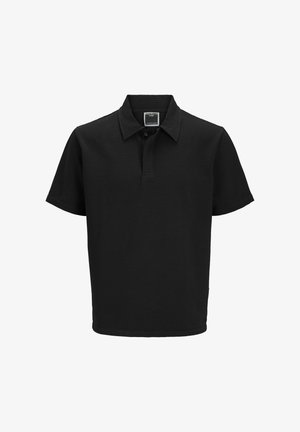 Fekete pólóing rövid ujjakkal, texturált anyagból készült. Gombos nyakkal, két gombbal és egyenes aljjal rendelkezik.