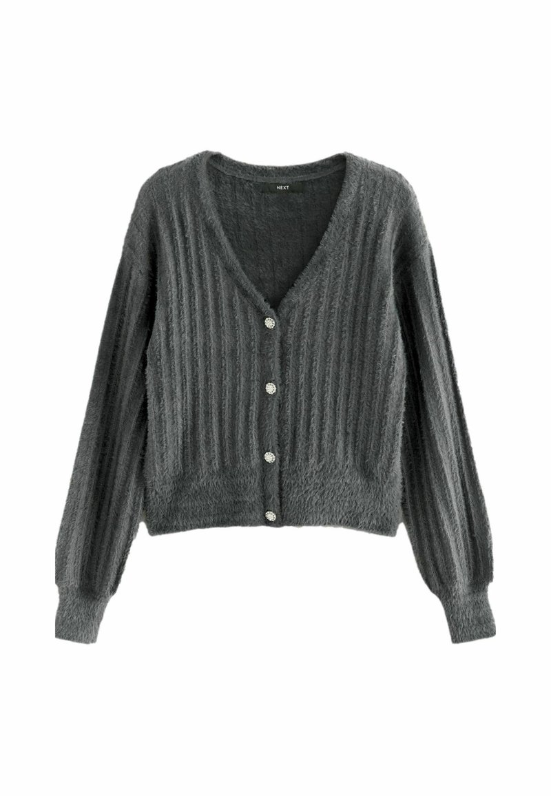 Grå, struktureret cardigan med ribbet design og v-hals. Har lange ærmer og fem sølvknapper foran. Blød, chunky strik.