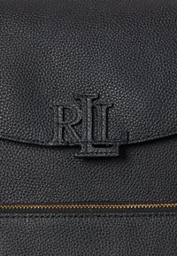 Lauren Ralph Lauren PEBBLED LEATHER MEDIUM CAMERYN BACKPACK - Vandrerygsække - black