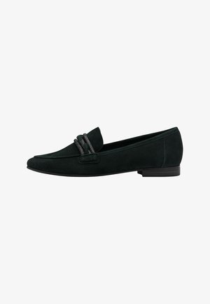 Mocasini din suede verde închis, cu vârf ascuțit și un detaliu decorativ cu nod și accent texturat. Toc negru jos pentru o stabilitate suplimentară.