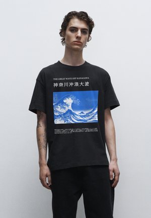 APOH LONDON APOH HOKUSAI OFF KANAGAWA - Print T-shirt - black