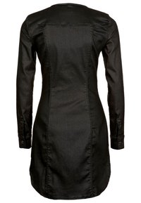 Bageste udsigt af en figursyet sort langærmet skjortekjole med knaplukning ved manchetterne og lodrette sømdetaljer.