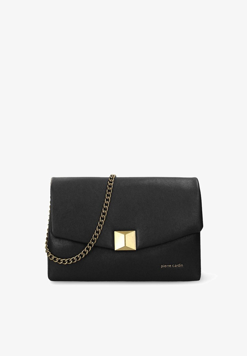 Pochette in pelle nera con patta a pieghevole, dettaglio geometrico dorato e tracolla a catena. Caratterizzata da una texture liscia e un design minimalista.